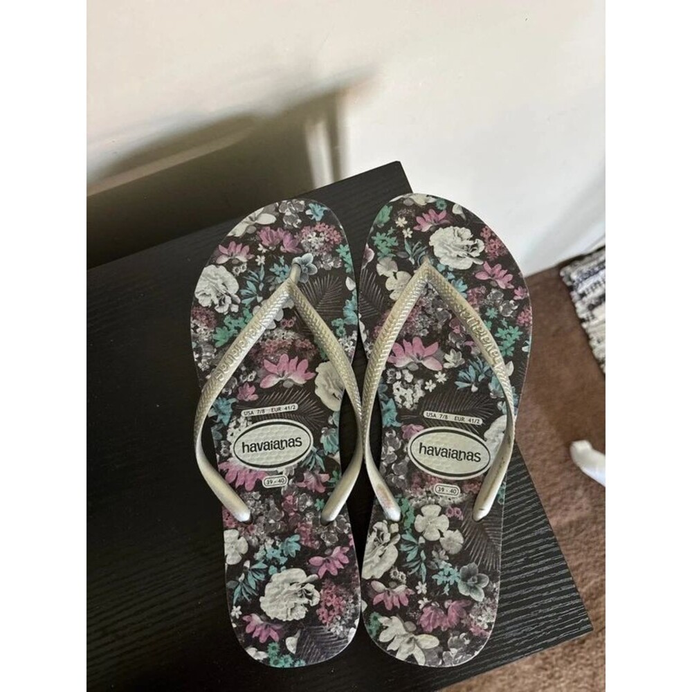 Havaianas purple floral flip-flops size 7/8